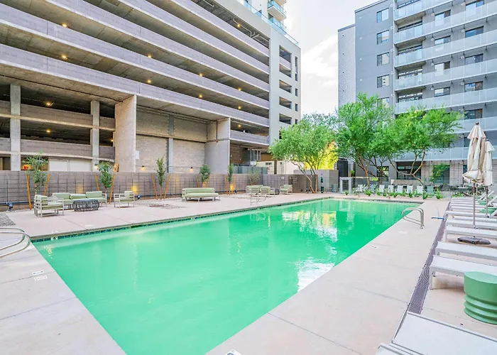 Prime Downtown Location W Gym Pool And Parking Apartment