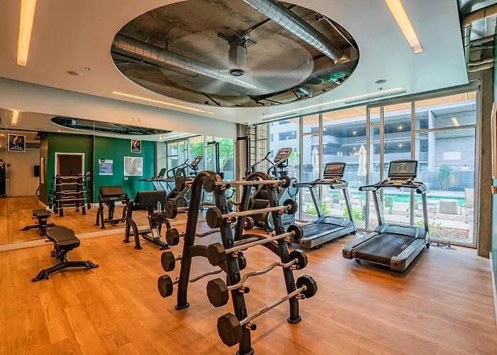 Prime Downtown Location W Gym Pool And Parking Apartment *