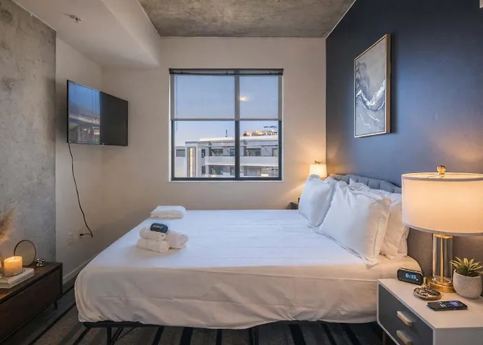 Prime Downtown Location W Gym Pool And Parking