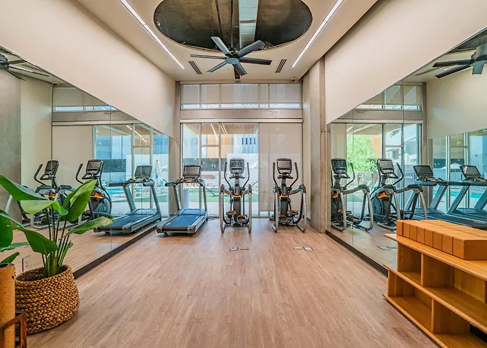 Prime Downtown Location W Gym Pool And Parking *