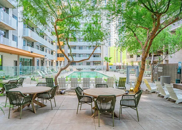 Apartment Prime Downtown Location W Gym Pool And Parking *