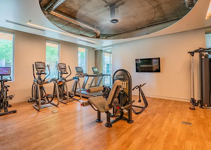 Apartment Prime Downtown Location W Gym Pool And Parking Phoenix