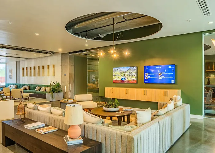 Prime Downtown Location W Gym Pool And Parking