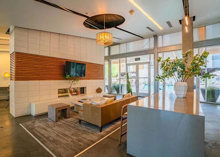 Apartment Prime Downtown Location W Gym Pool And Parking