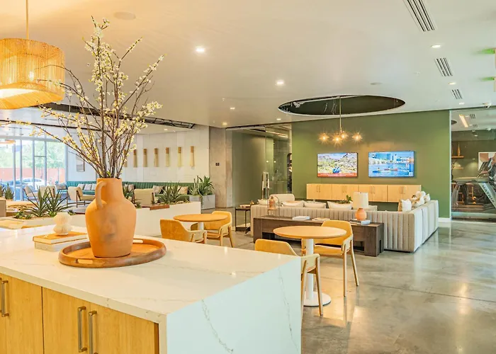 Prime Downtown Location W Gym Pool And Parking Apartment *