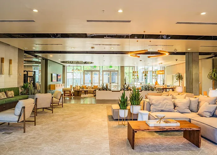 Prime Downtown Location W Gym Pool And Parking *
