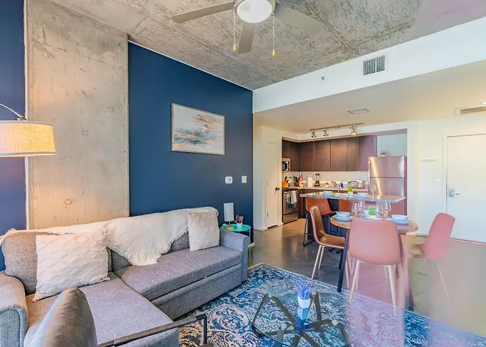 Apartment Prime Downtown Location W Gym Pool And Parking *