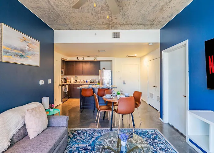 Prime Downtown Location W Gym Pool And Parking Apartment Phoenix