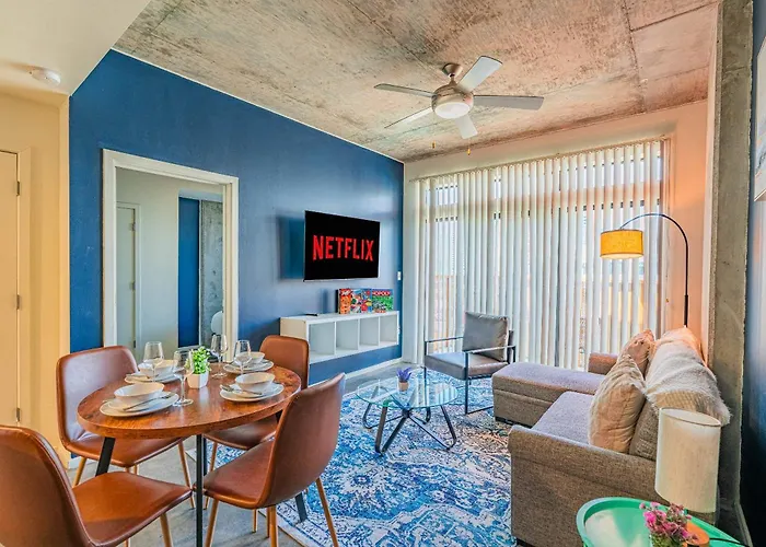 Apartment Prime Downtown Location W Gym Pool And Parking Phoenix