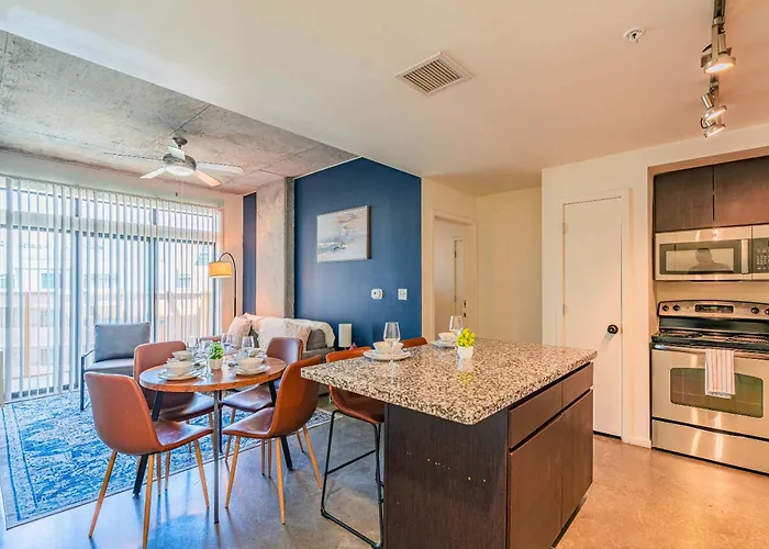 Prime Downtown Location W Gym Pool And Parking *