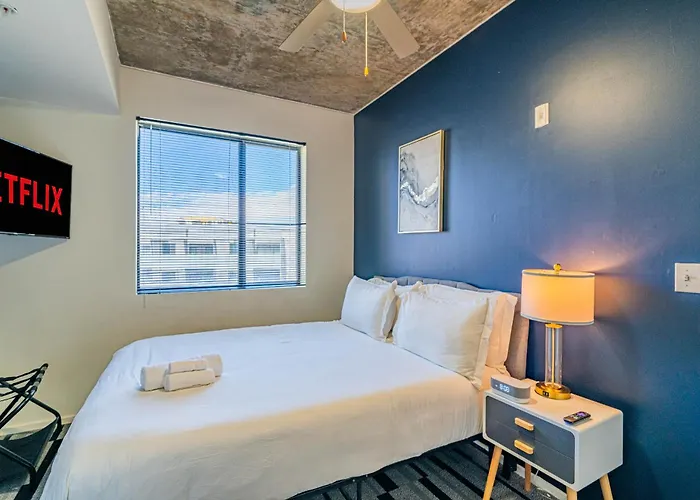 Apartment Prime Downtown Location W Gym Pool And Parking Phoenix