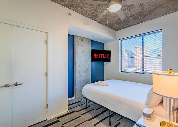 Prime Downtown Location W Gym Pool And Parking Apartment *