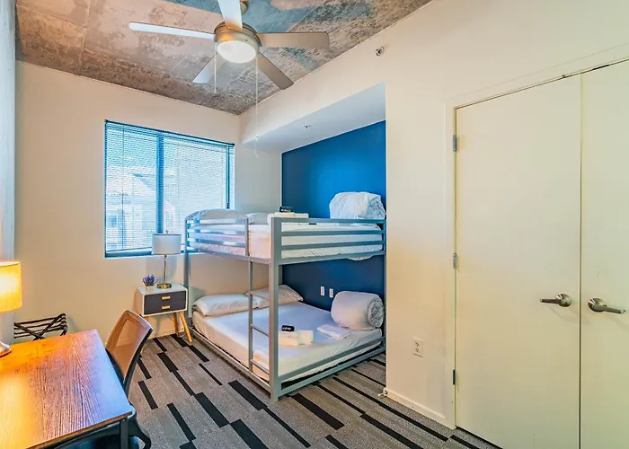 Apartment Prime Downtown Location W Gym Pool And Parking