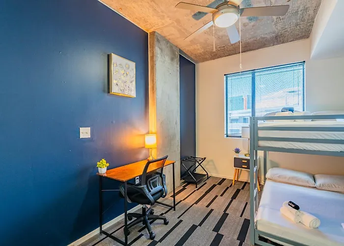 Apartment Prime Downtown Location W Gym Pool And Parking *