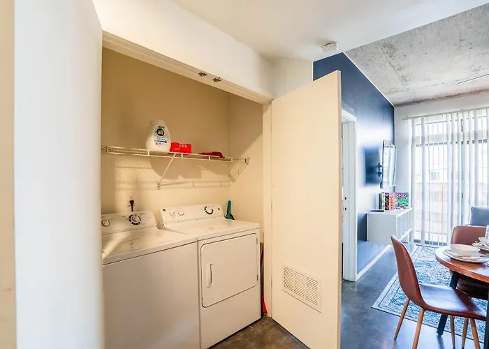 Prime Downtown Location W Gym Pool And Parking Phoenix