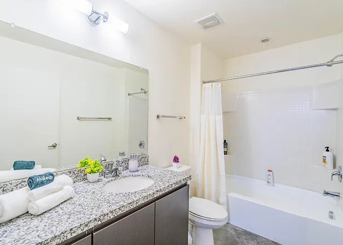 Prime Downtown Location W Gym Pool And Parking *